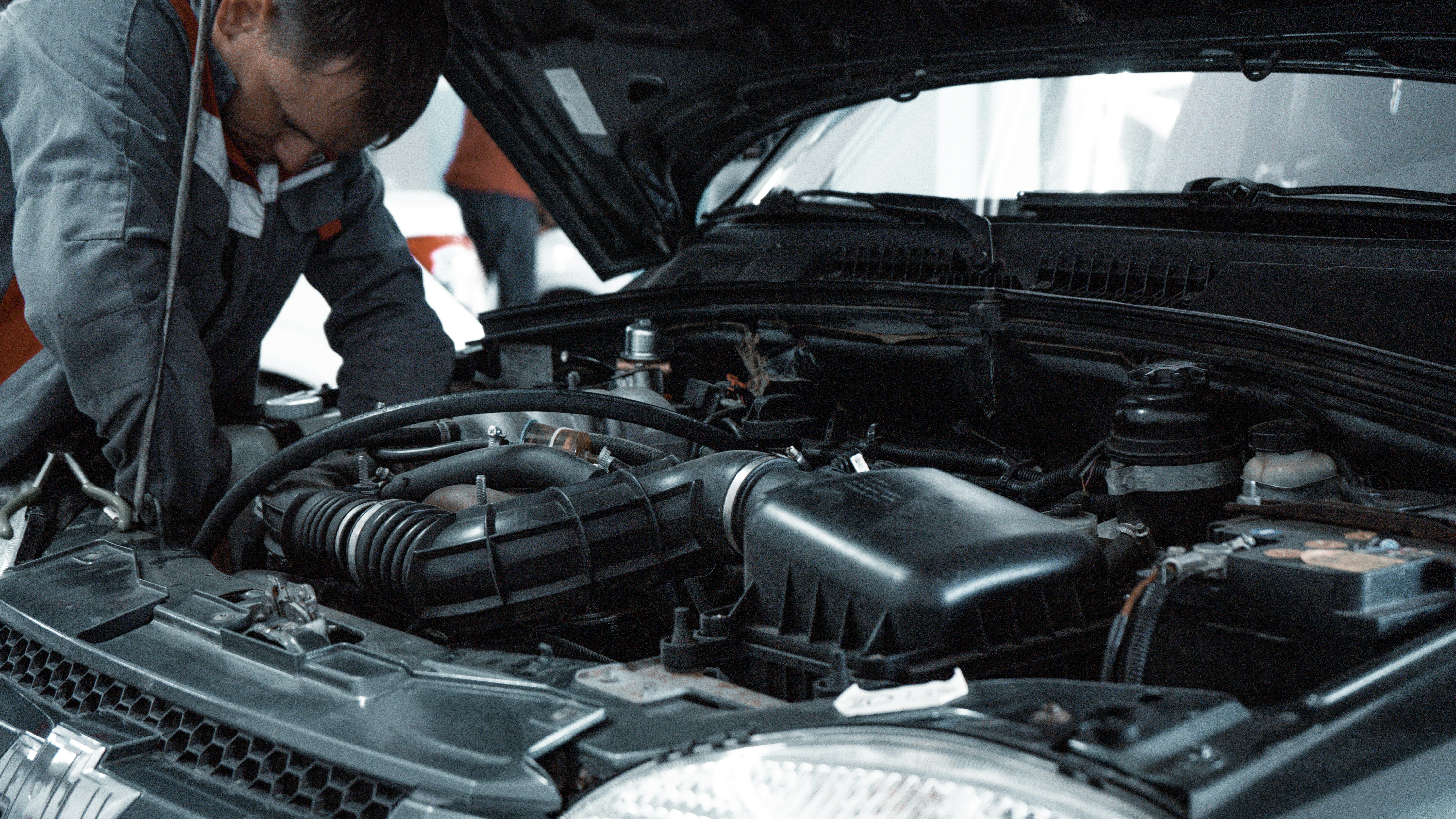 Mechanic inspecting vehicle